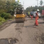 UPTD I Dinas BMBK Lakukan Pemeliharaan Jalan Dan Jembatan IMG-20231107-WA00201-1210×642-1